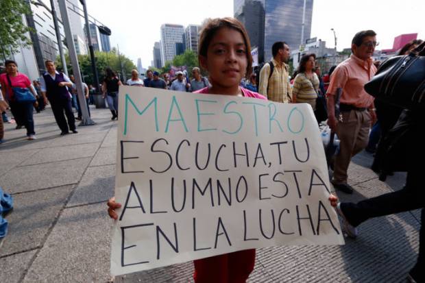 Con marcha en CDMX, CNTE exige diálogo con gobierno