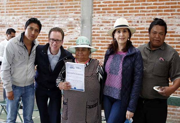 Alcalde de Puebla visita la junta auxiliar La Resurrección