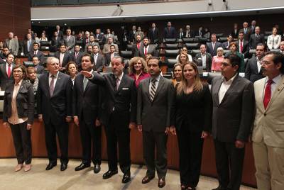 Raúl Cervantes toma protesta como titular de la PGR