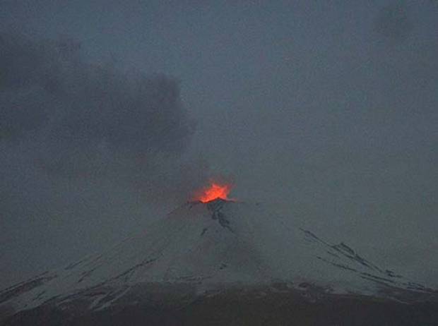 El Popocatépetl da espectáculo: nevado, al rojo vivo y con 26 explosiones