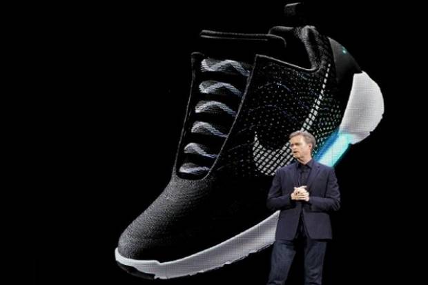 Nike+ presentó los tenis autoajustables Hyper Adapt 1.0