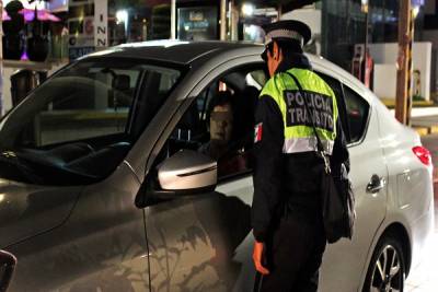 Remiten 51 vehículos al corralón tras Alcoholímetro en Puebla