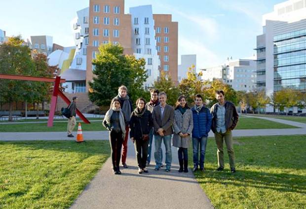 Estudiantes de la BUAP presentan investigaciones en el MIT