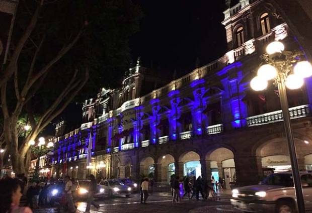 Palacio Municipal de Puebla se pintó de azul por Día Mundial de la Diabetes