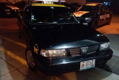 Policía Federal captura a sujeto y dos mujeres por robar taxi de Puebla