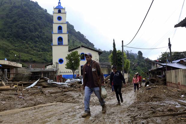 Inicia reconstrucción en Huauchinango a casi dos meses de Earl