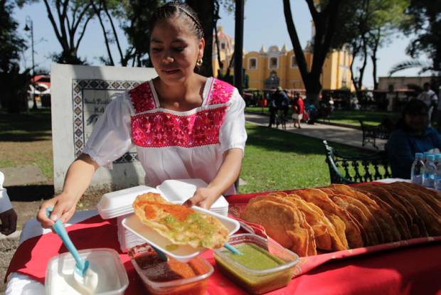 Los molotes inundan de sabor el zócalo de San Pedro Cholula