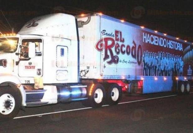 Balean tráiler de la Banda El Recodo en Michoacán