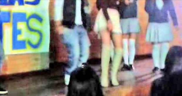 Por &quot;table dance&quot; en secundaria de Izúcar, SEP retira a director y abre investigación