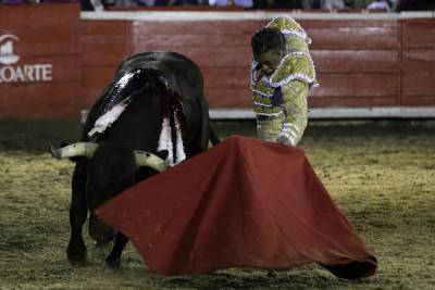 El Zotoluco se despidió con orejas y rabo en la última corrida de El Relicario