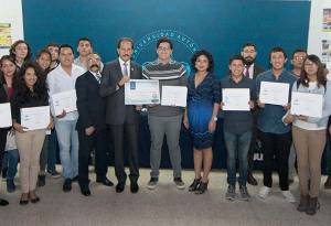 BUAP: rector premió a participantes del concurso de cartel del Magno Sorteo BUAP