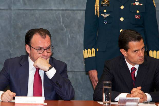 Detienen al dueño del periódico Unomásuno por evasión fiscal