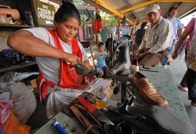 Más mujeres se incorporan a la PEA en Puebla, pero con menos ingresos