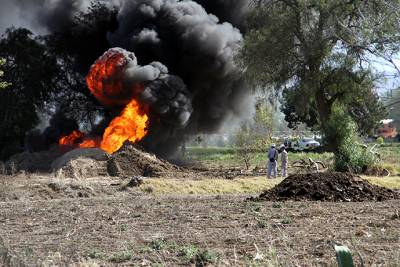 Se incendian dos camionetas en Tecamachalco por toma clandestina