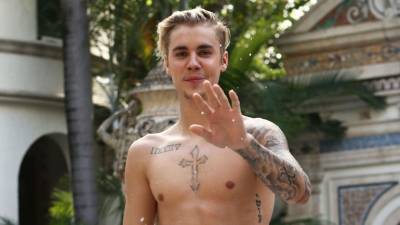 Justin Bieber presume hospedaje en mansión de Gianni Versace