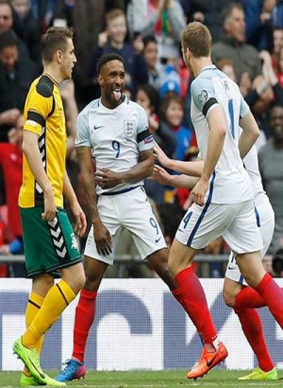 Inglaterra se impuso 2-0 a Lituania y es líder del Grupo F