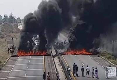 VIDEO: Así quemaron llantas los huachicoleros para bloquear la autopista Puebla-Orizaba