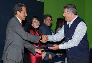 Esparza Ortiz entrega plazas de nueva creación en la BUAP