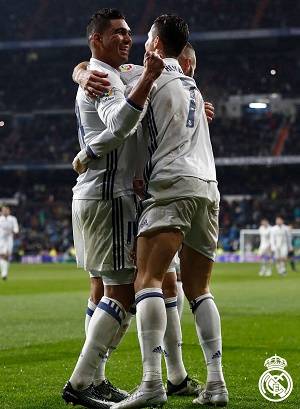 Real Madrid goleó 3-0 a la Real Sociedad de Carlos Vela