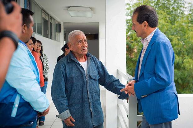 Con 79 años, presenta examen en la BUAP para estudiar ingeniería