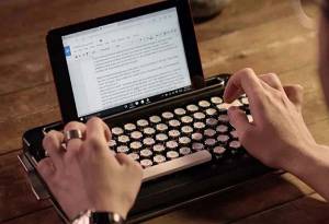 VIDEO: Un teclado retro bastante tecnológico para los nostálgicos