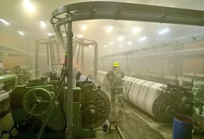 Bomberos sofocan incendio en fábrica textil de la Diagonal Defensores