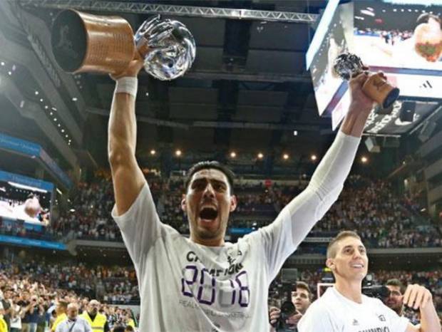 Gustavo Ayón firmó con el Real Madrid por tres temporadas