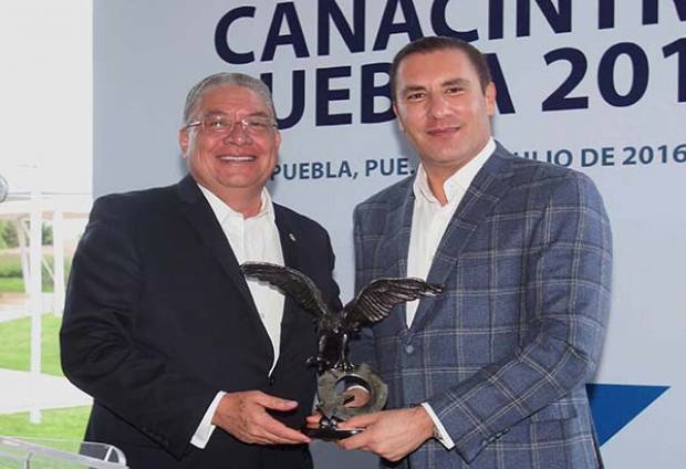 Canacintra entrega premio Águila a RMV