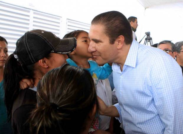 RMV recorre infraestructura educativa y de salud en Xonacatepec