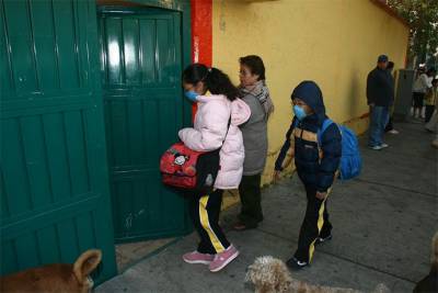 Regresan a alumnos de primaria y secundaria en CDMX por mal clima