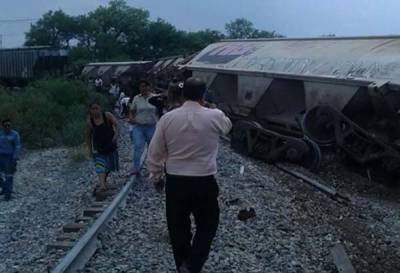 Se descarrila tren cargado de sorgo en San Diego Chalma, Puebla