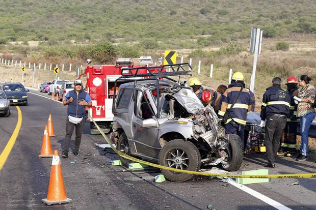 Muere conductor al ser impactado por tráiler en la autopista Siglo XXI