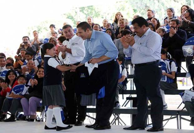 Niños de Centros Escolares estrenarán pupitres: Moreno Valle