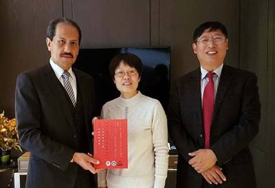 Rector de la BUAP presenta en Beijing el libro &quot;La educación en China, México y EUA&quot;