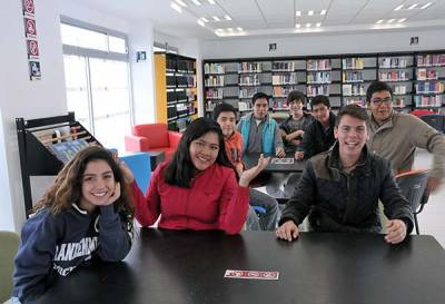 Alumnos de la BUAP realizan estancia de dos semanas en la Oxford High School