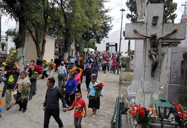 Ayuntamiento de Puebla inicia operativo en panteones por el 10 de mayo