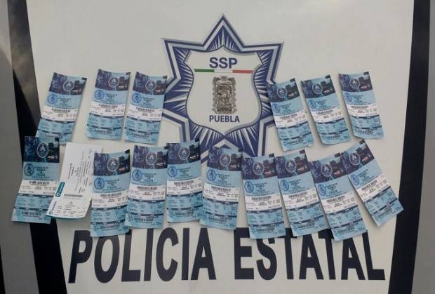 Capturan a tres revendedores con 16 boletos en inmediaciones del Cuauhtémoc