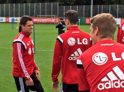 Chicharito fue presentado con el Bayer Leverkusen, ya entrenó con el equipo