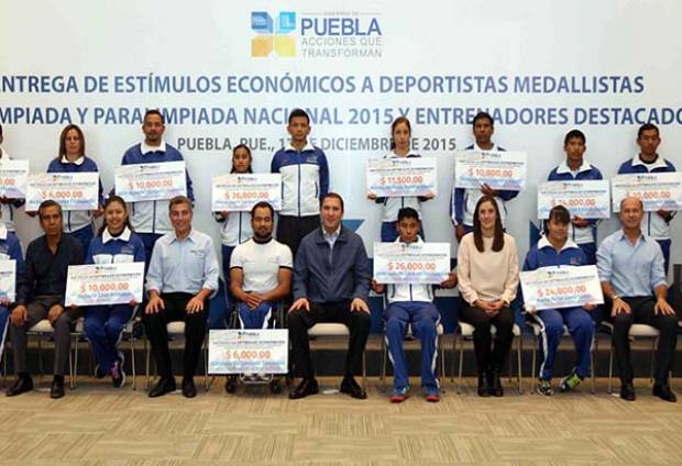 RMV entrega estímulos a medallistas poblanos de Olimpiada y Paralimpiada Nacional 2015