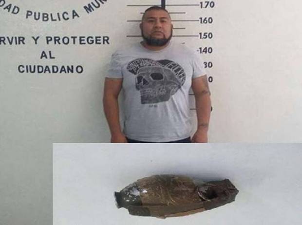 Detienen a ex policía en alrededores de Juzgados de Cholula con una granada