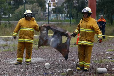 VIDEO Y FOTOS: Pirotecnia perfora metal, demuestra Protección Civil de Puebla