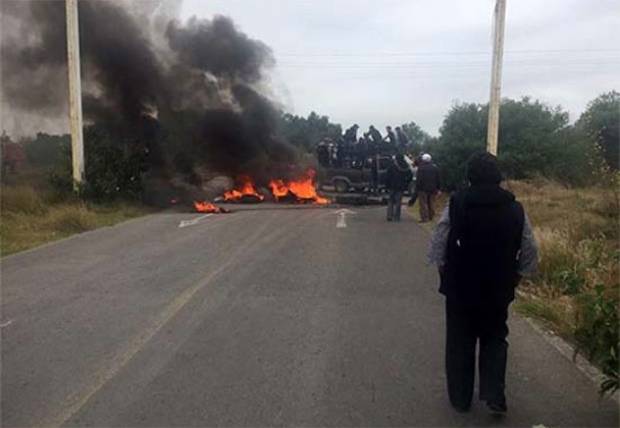 Dos detenidos por quema de vehículos en Felipe Ángeles, Puebla