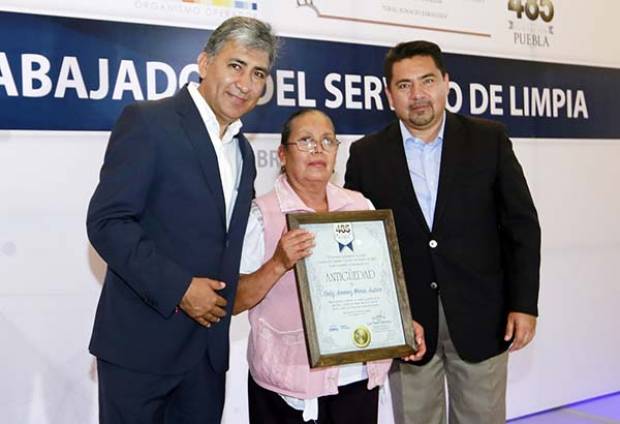 Ayuntamiento de Puebla reconoció a trabajadores del servicio de limpia