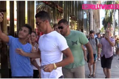 VIDEO: Cristiano Ronaldo empujó a fan que buscaba una selfie