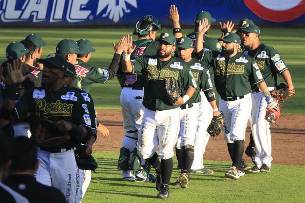 Pericos se mantiene en la Serie del Rey al ganar a Toros