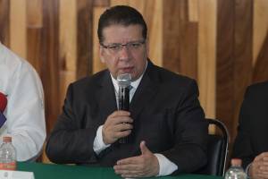 IMSS investiga a Enrique Doger por recibir favores de Baxter en Puebla