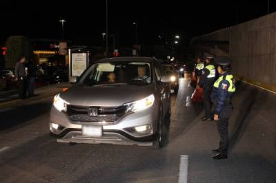 Remiten 16 vehículos al corralón tras operativo alcoholímetro en Puebla