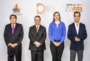 Martha Erika Alonso tunde a Barbosa y gana debate a Casa Puebla