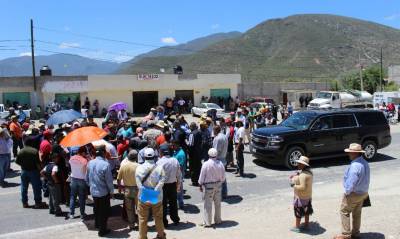 FOTOS: Comuneros de Zapotitlán Salinas impiden a Peña Nieto grabar spot en Puebla