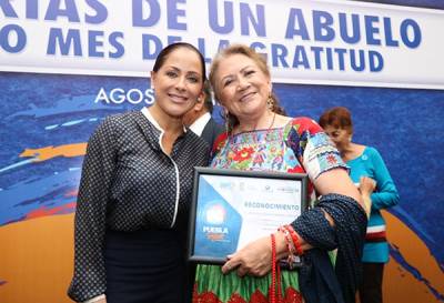 Dinorah López de Gali celebra el Día del Abuelo